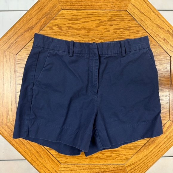 **GAP* Dk. Blue Weekend Khaki Shorts Size 2 - Picture 1 of 5